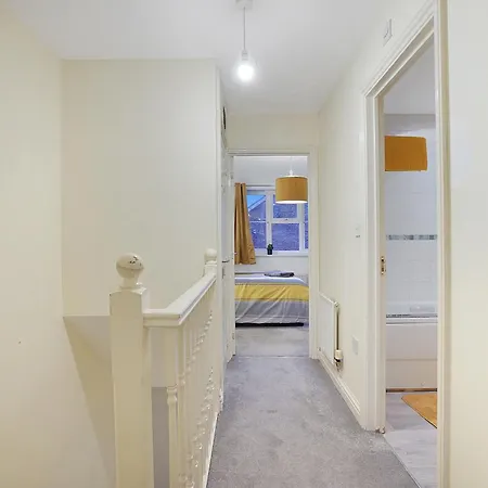 Comfortable Stylish Townhouse In Ashford Sleeps 5 Netflix 2 Parking Spaces Perfect For Contractors And Families Exterior photo