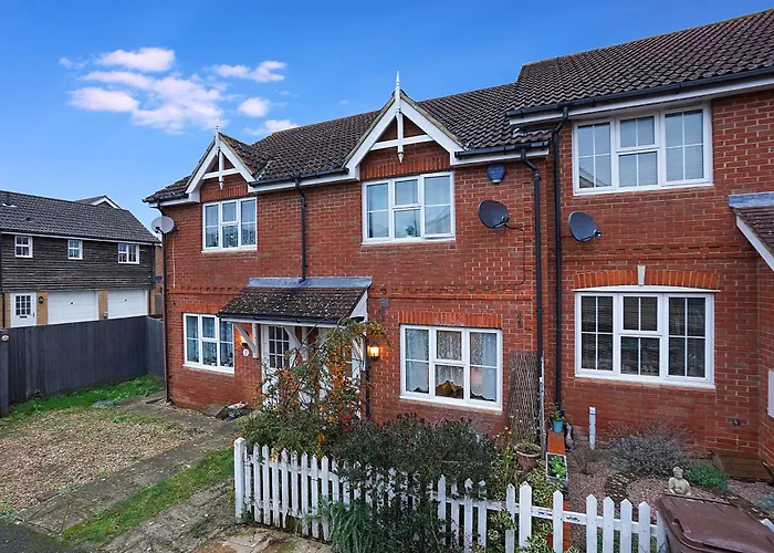 Comfortable Stylish Townhouse In Ashford Sleeps 5 Netflix 2 Parking Spaces Perfect For Contractors And Families