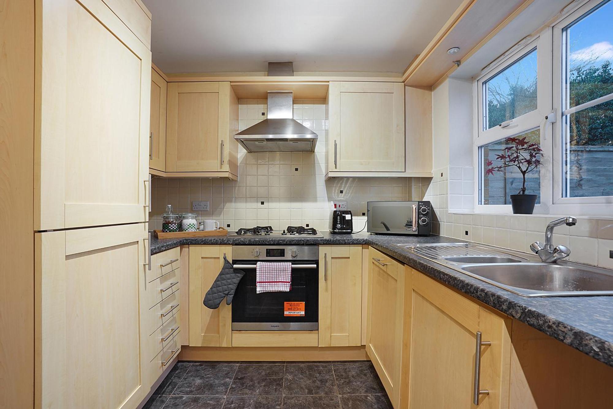 Apartment Comfortable Stylish Townhouse In Ashford Sleeps 5 Netflix 2 Parking Spaces Perfect For Contractors And Families