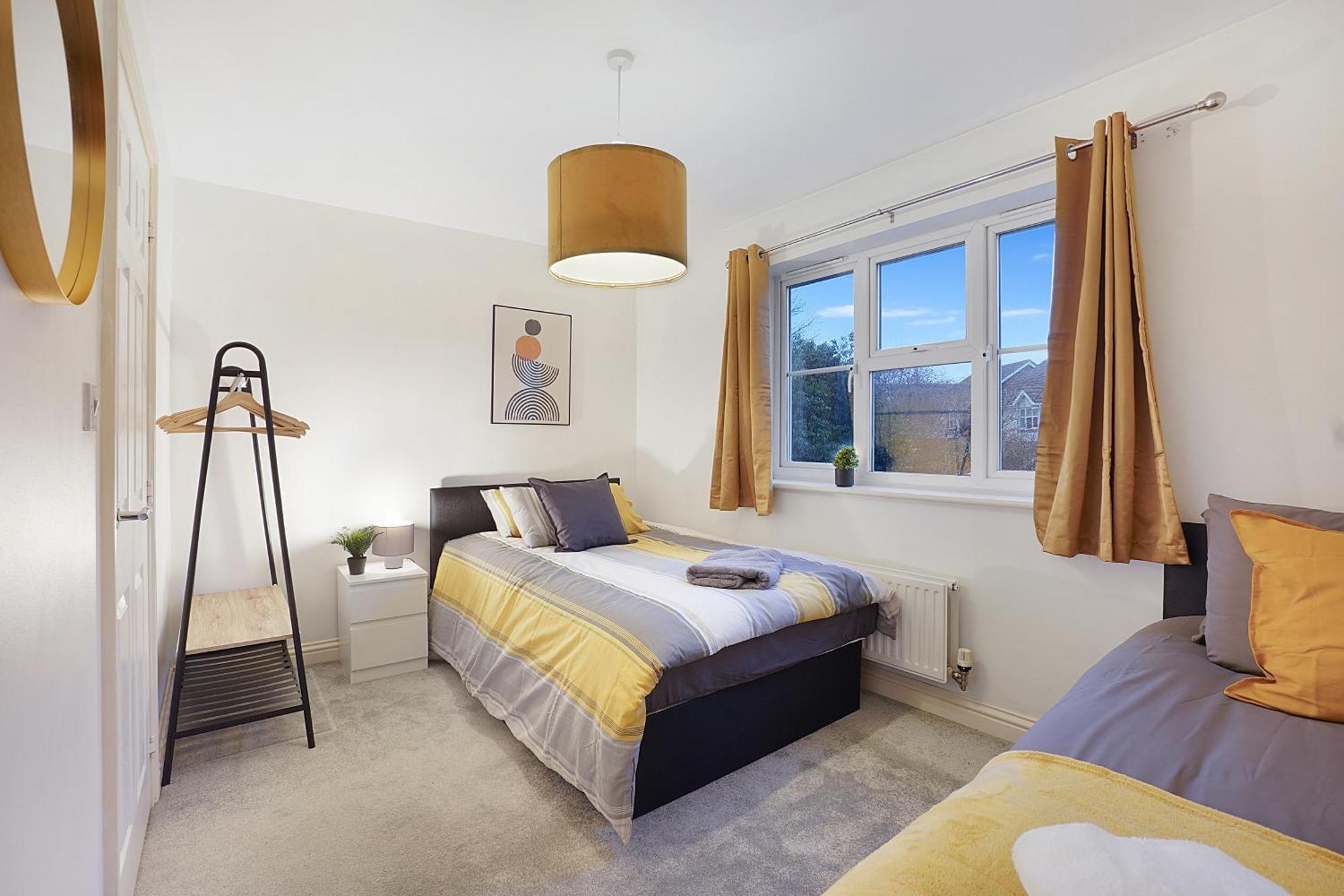 Apartment Comfortable Stylish Townhouse In Ashford Sleeps 5 Netflix 2 Parking Spaces Perfect For Contractors And Families Ashford (Kent)