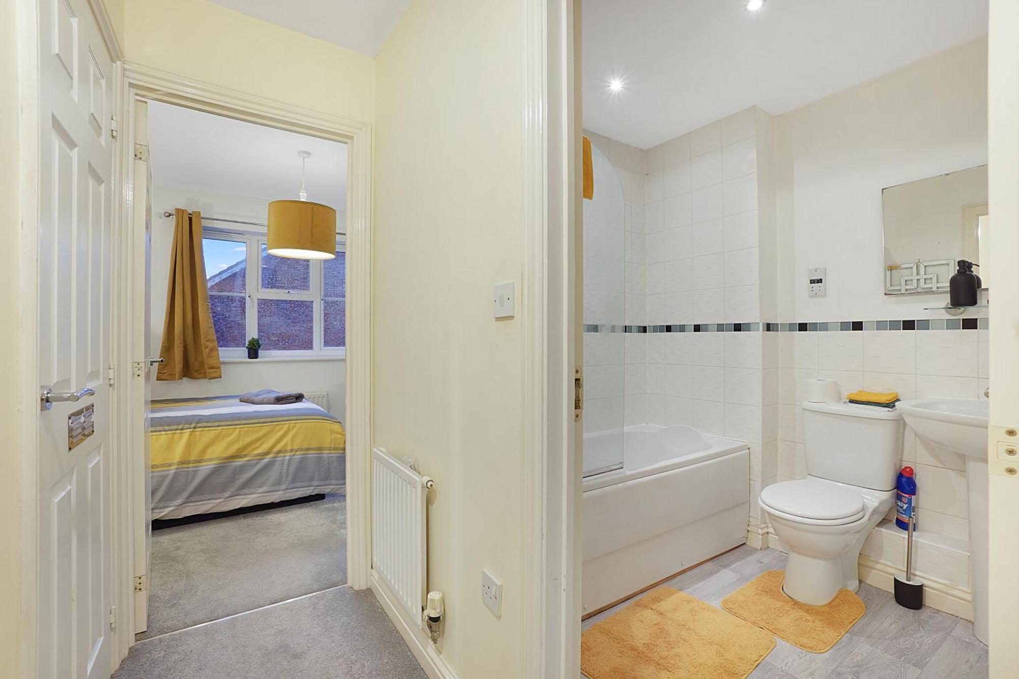 Comfortable Stylish Townhouse In Ashford Sleeps 5 Netflix 2 Parking Spaces Perfect For Contractors And Families Apartment