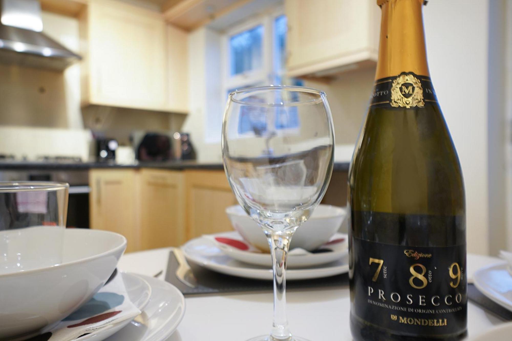 Apartment Comfortable Stylish Townhouse In Ashford Sleeps 5 Netflix 2 Parking Spaces Perfect For Contractors And Families