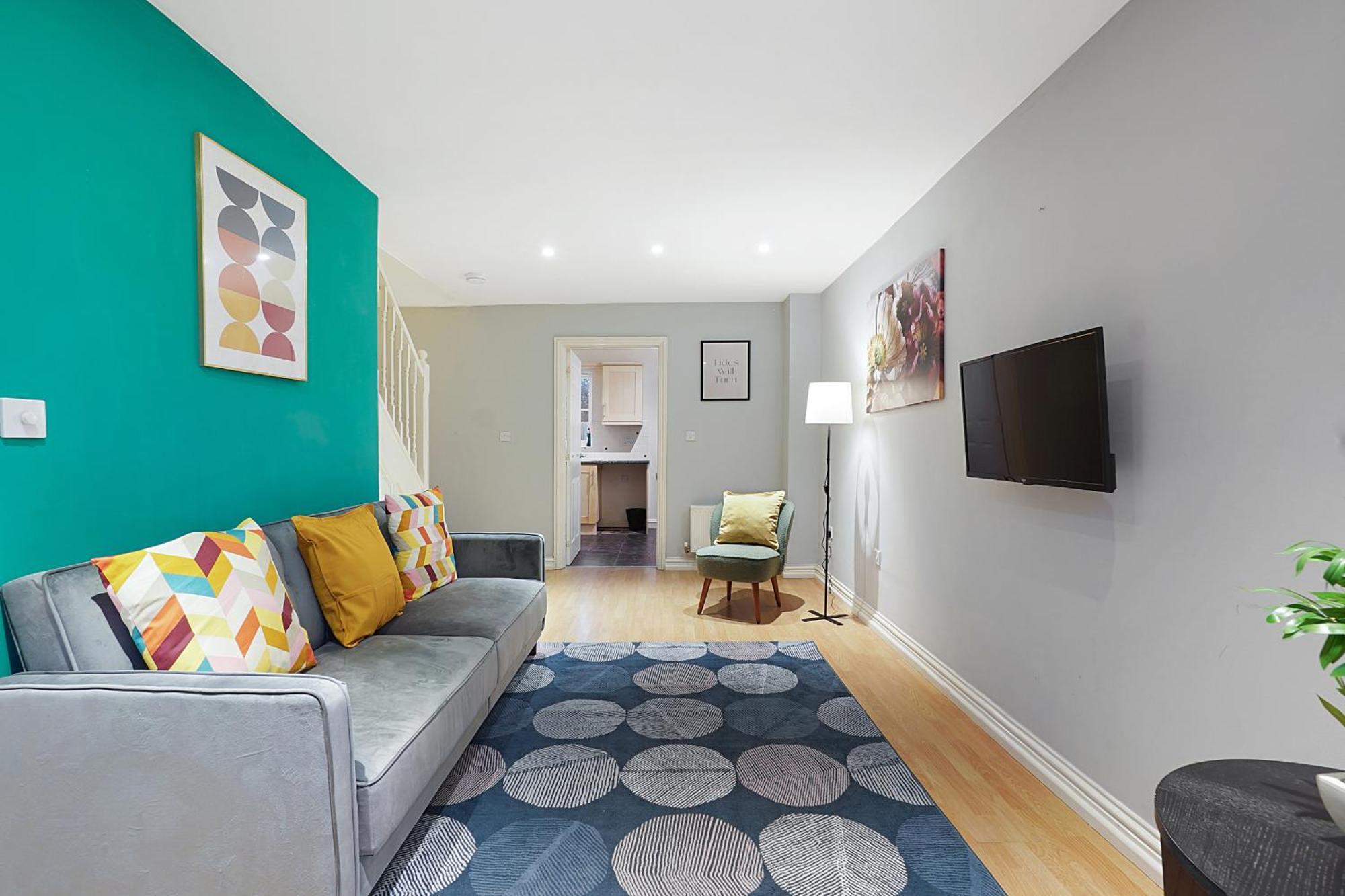 Comfortable Stylish Townhouse In Ashford Sleeps 5 Netflix 2 Parking Spaces Perfect For Contractors And Families Apartment Ashford (Kent)